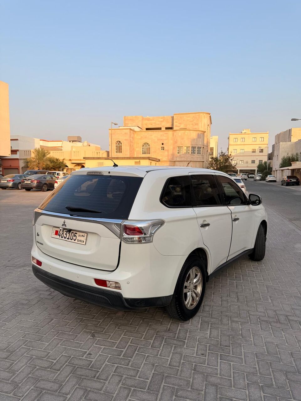Galali, Vehicles, Cars & Trucks , BHD 2300,  Mitsubishi Outlander,  2014,  Automatic,  164250 KM,  Outlander  - No Maintenance Required - Well Maintained