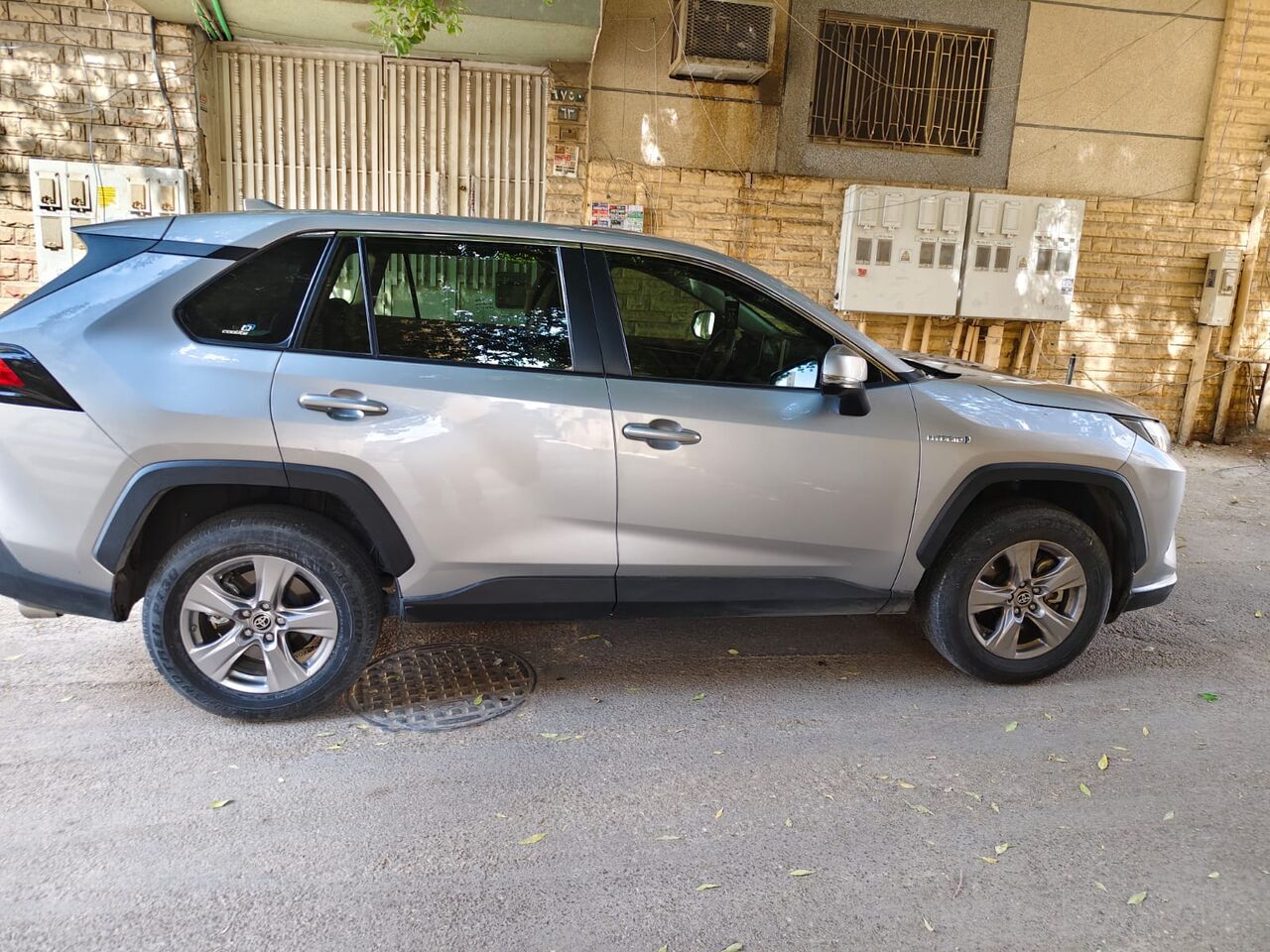 Riyadh, Vehicles, Cars & Trucks , SAR 105000,  Toyota RAV4 Hybrid,  2024,  Automatic,  42000 KM,    (LE 4X4 HEV)