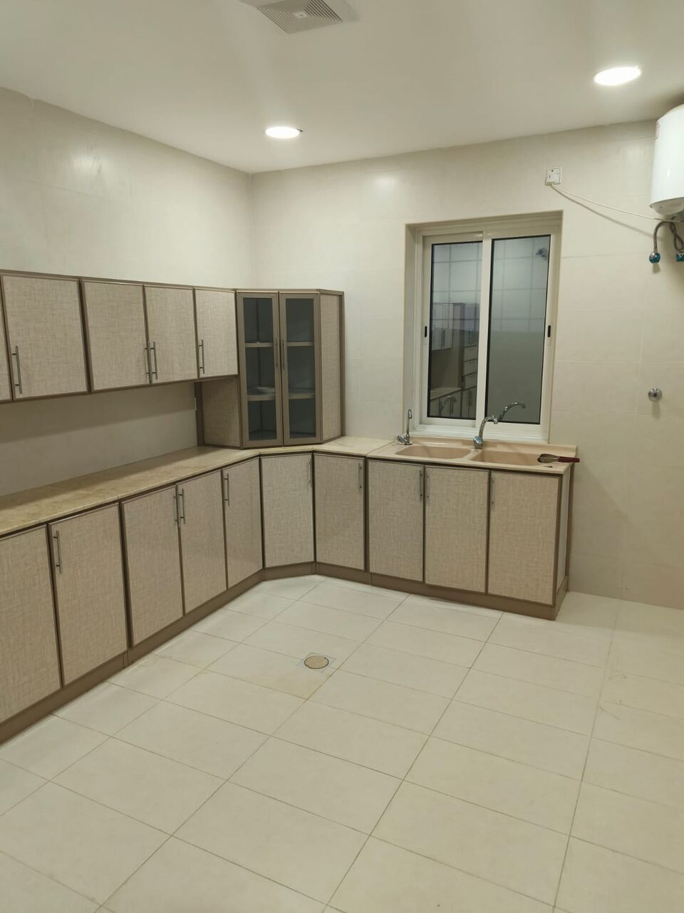 Al Aziziyah, Sublets, SAR 32000/year,  5 BR,  SAR 32000/Year, 5 Rooms, Apartment With Air Condition And Kitchen