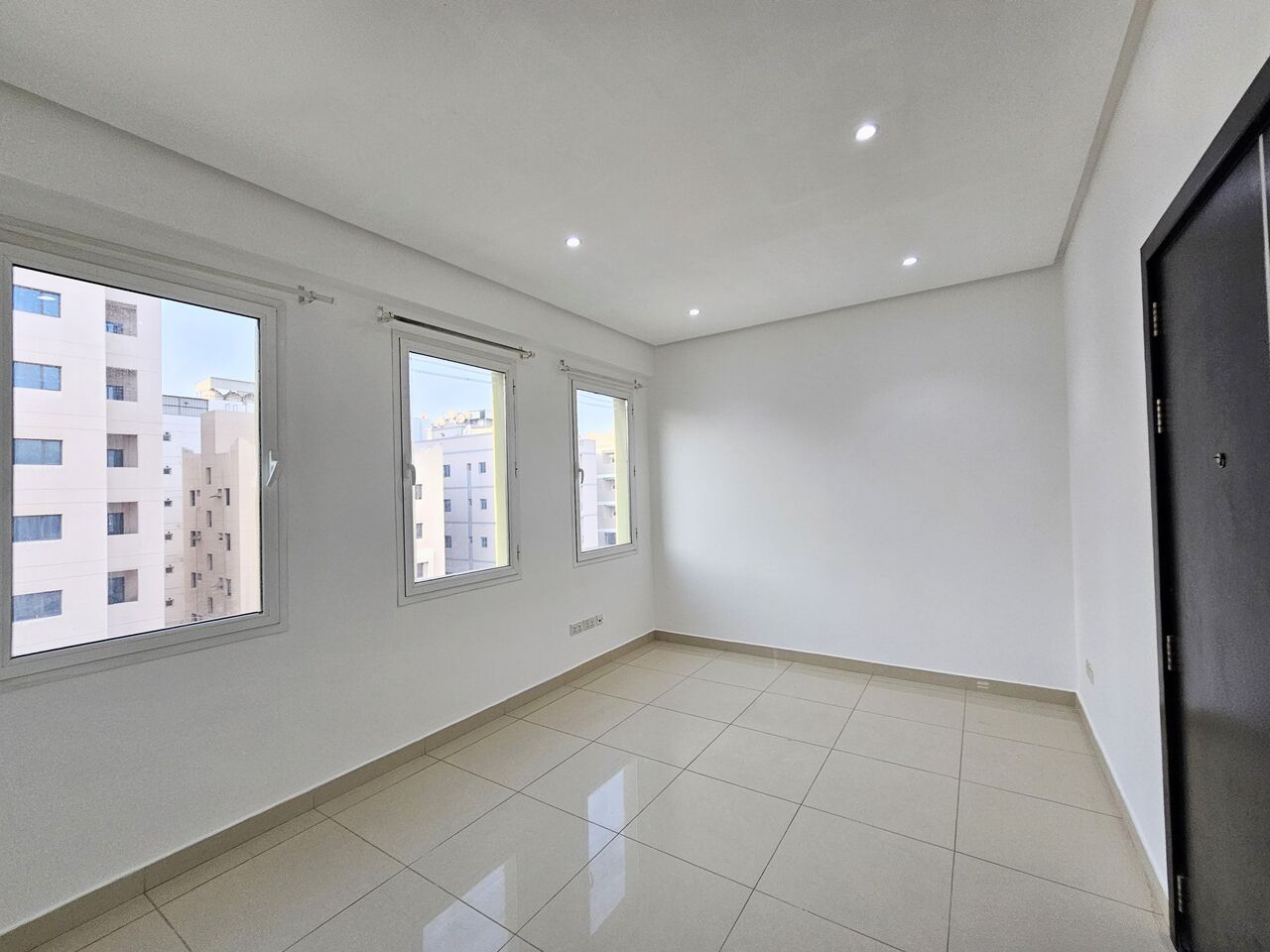 Hidd, Apartments, Flats, Houses & Villas, BHD 180/year,  1 BR,  Al Hidd City/High-end Apartment For Rent With Air Conditioning Including Electric Limits
