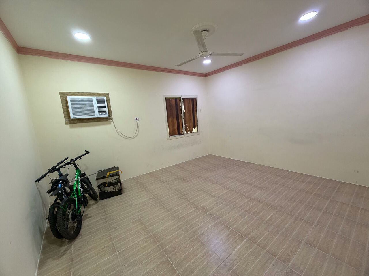 Salmaniya, Apartments, Flats, Houses & Villas, BHD 210/month,  2 BR,  2 Bedroom Flat For Rent Unlimited Ewa