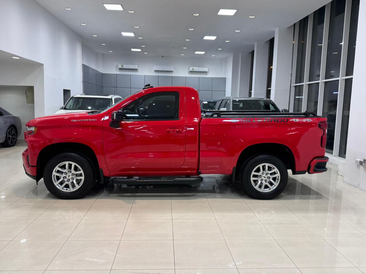 Manama, Vehicles, Cars & Trucks , BHD 8900,  Chevrolet Silverado,  2020,  Automatic,  115700 KM,    (Red)