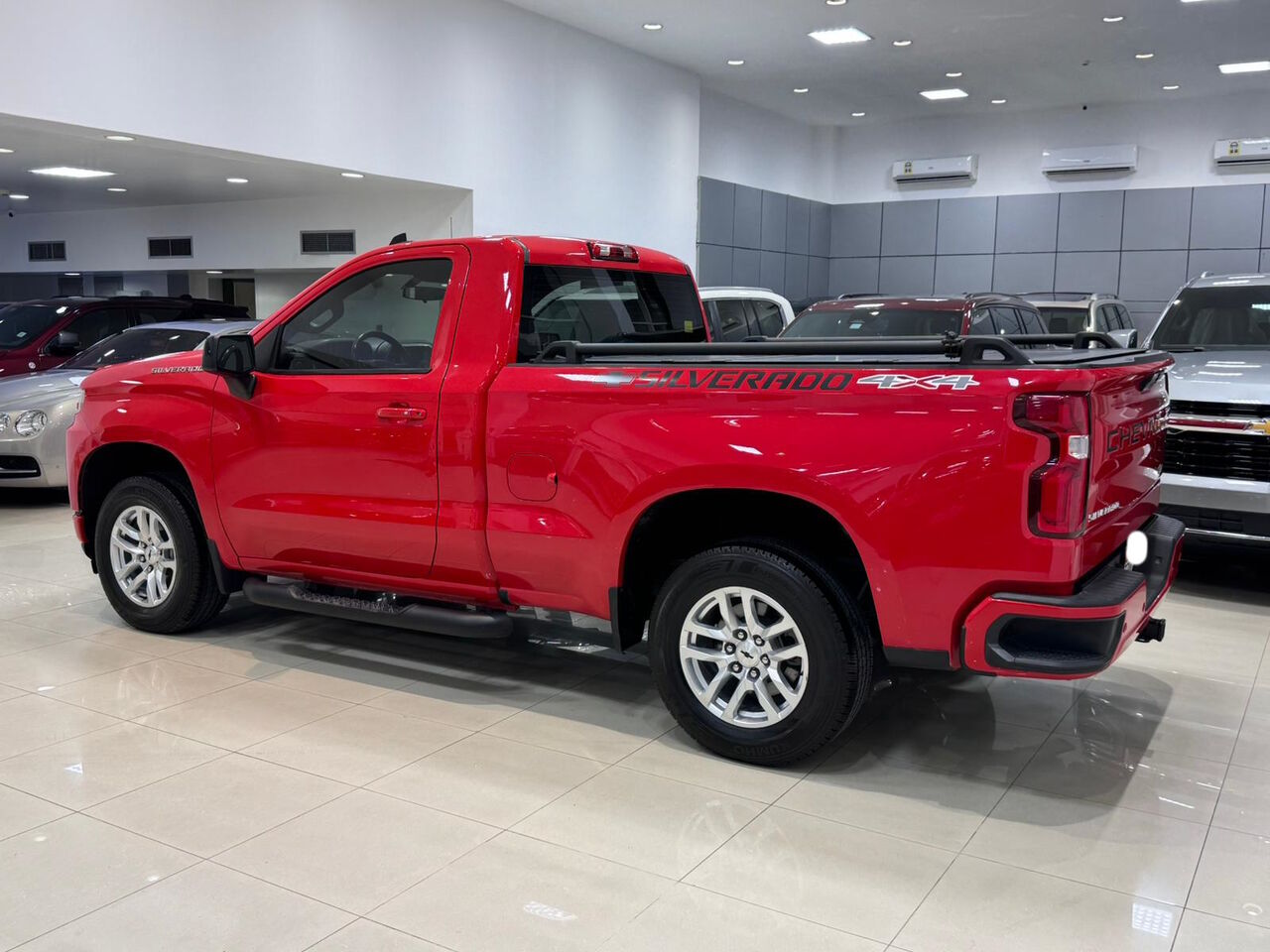 Manama, Vehicles, Cars & Trucks , BHD 8900,  Chevrolet Silverado,  2020,  Automatic,  115700 KM,    (Red)