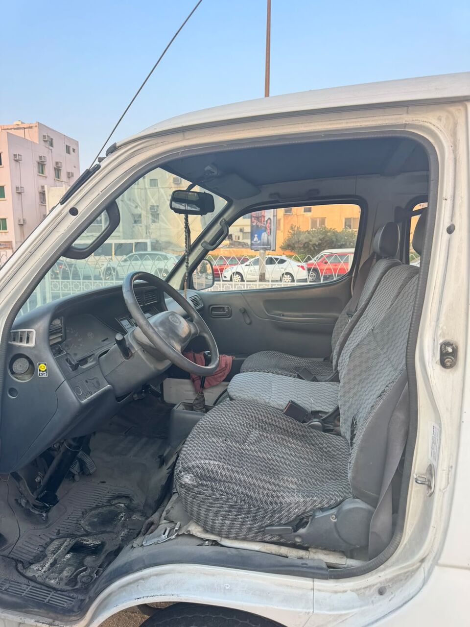 Zinj, Vehicles, Cars & Trucks , BHD 1200,  Toyota Hi-Ace,  2004,  Manual,  364000 KM,  TOYOTA HIACE  | GOODS VEHICLE