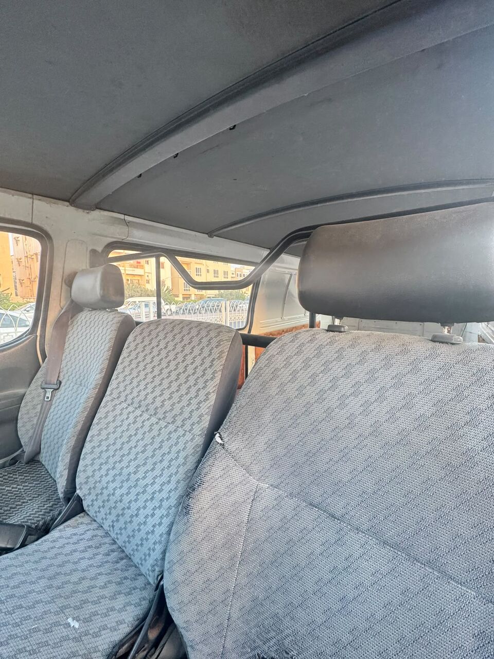 Zinj, Vehicles, Cars & Trucks , BHD 1200,  Toyota Hi-Ace,  2004,  Manual,  364000 KM,  TOYOTA HIACE  | GOODS VEHICLE