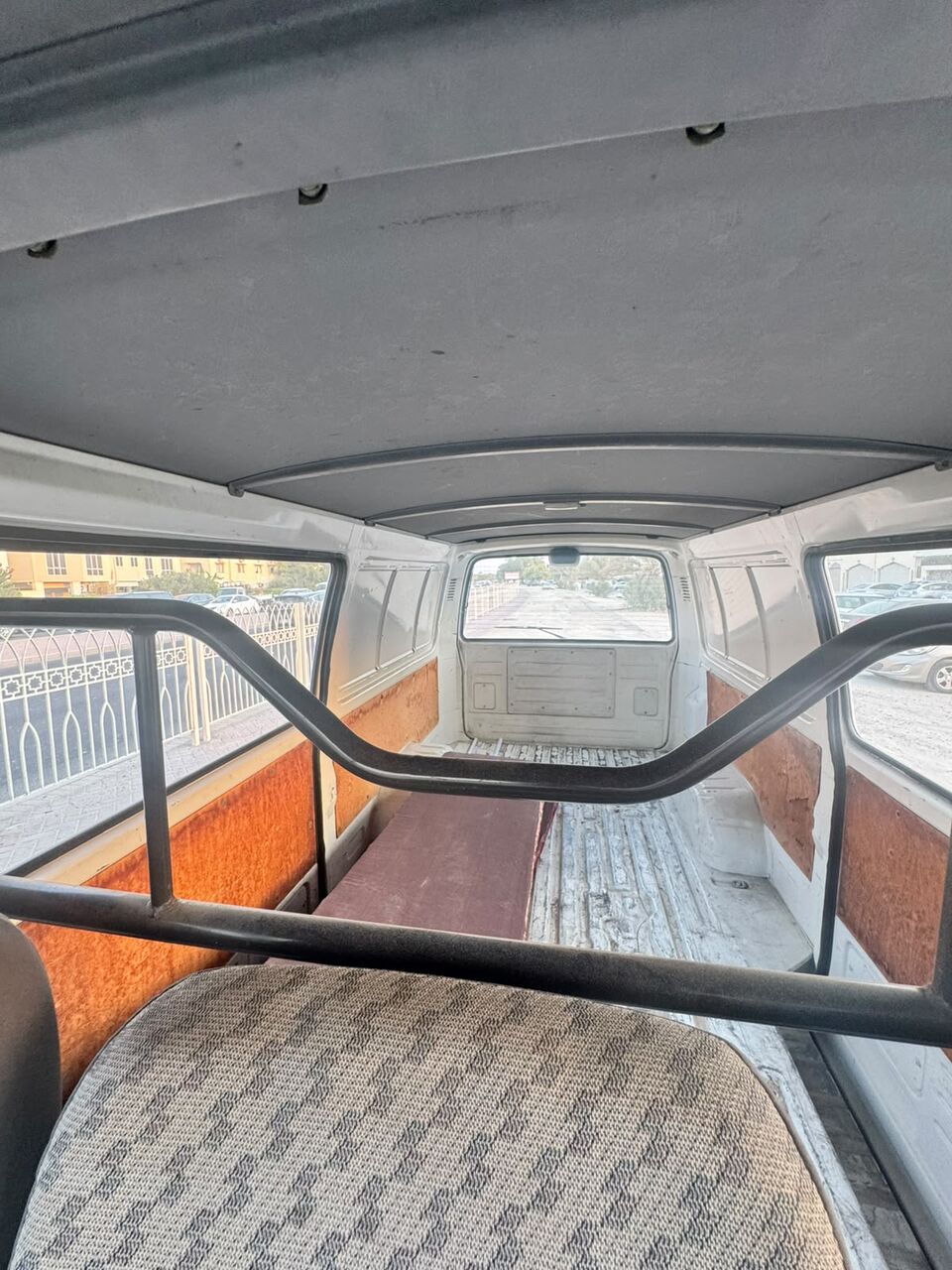 Zinj, Vehicles, Cars & Trucks , BHD 1200,  Toyota Hi-Ace,  2004,  Manual,  364000 KM,  TOYOTA HIACE  | GOODS VEHICLE