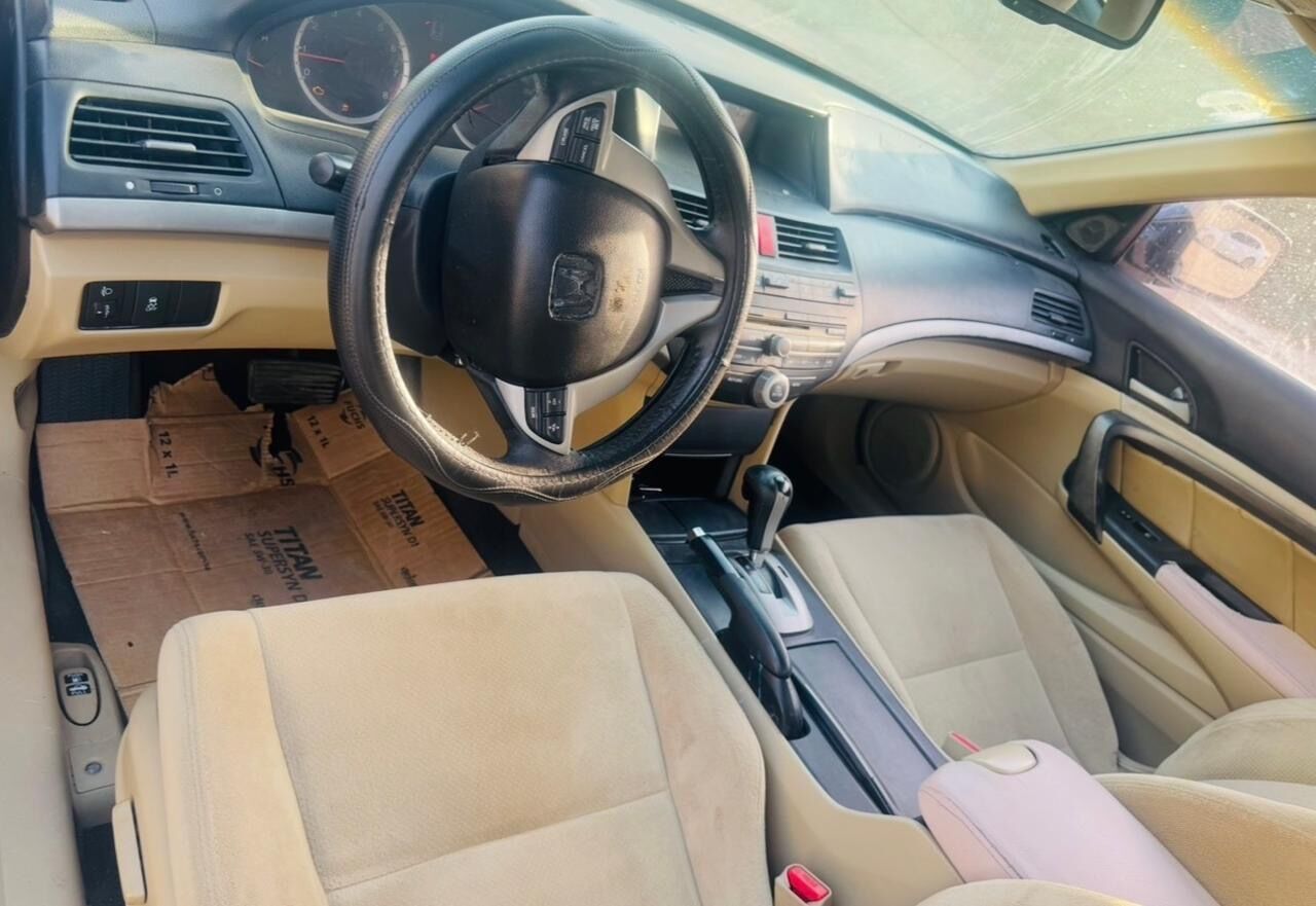 Riyadh, Vehicles, Cars & Trucks , SAR 18000,  Honda Accord,  2011,  Automatic,  200 KM,   Single Door, +966 53 938 9220