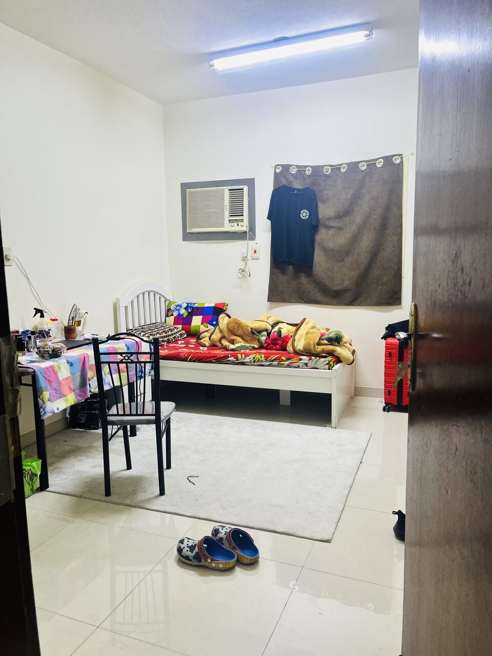 Al Thuqbah, Villas, SAR 850,  Furnished,  Room Available For One Executive Bachelor In Three BHK Apartment