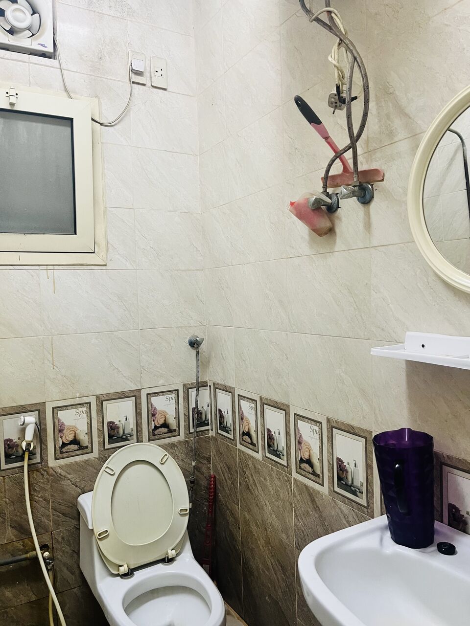 Al Thuqbah, Villas, SAR 850,  Furnished,  Room Available For One Executive Bachelor In Three BHK Apartment