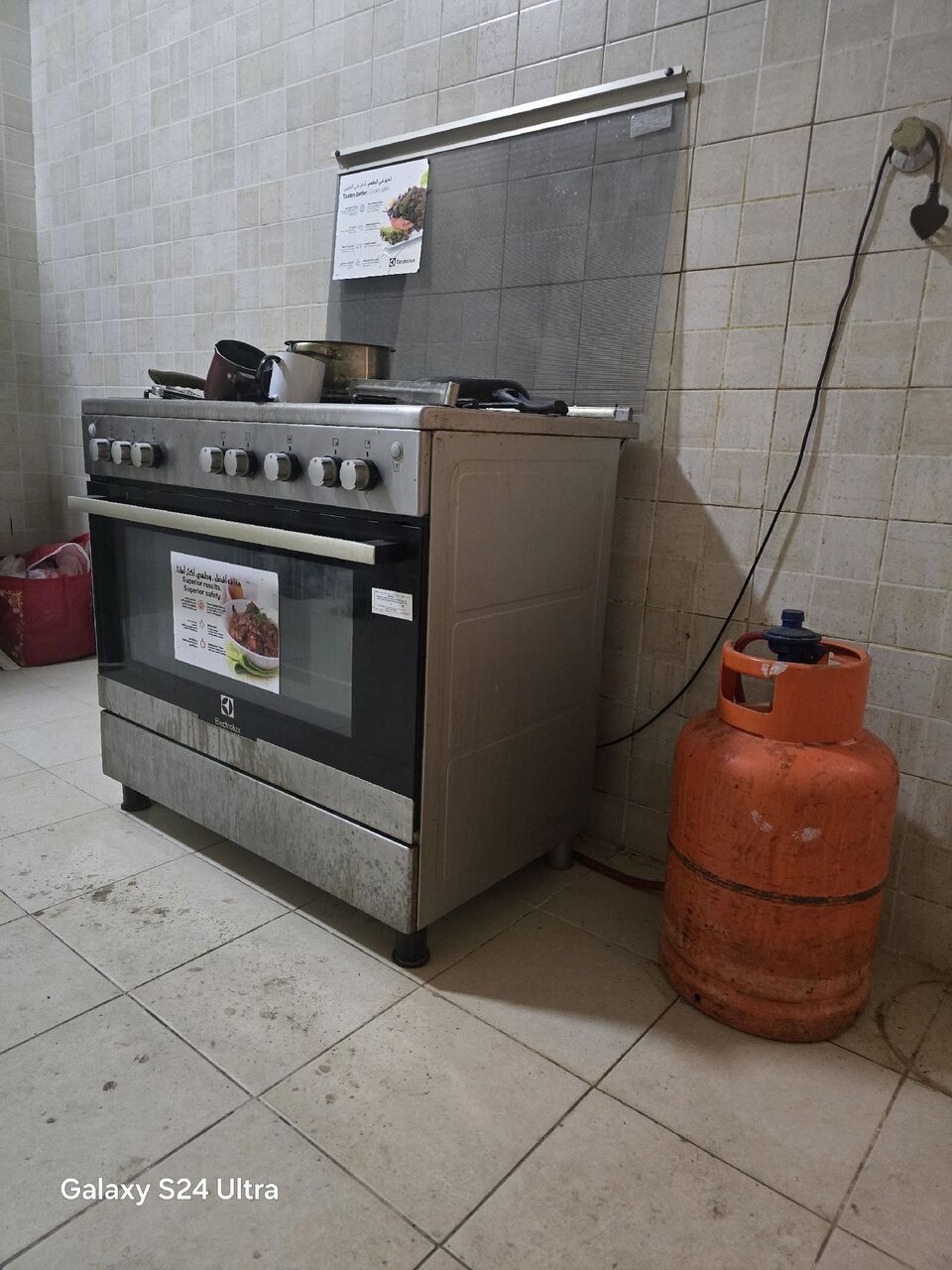 Riyadh, Appliances, SAR 1,  LPG Oven With Regulator And Gas Cylinder