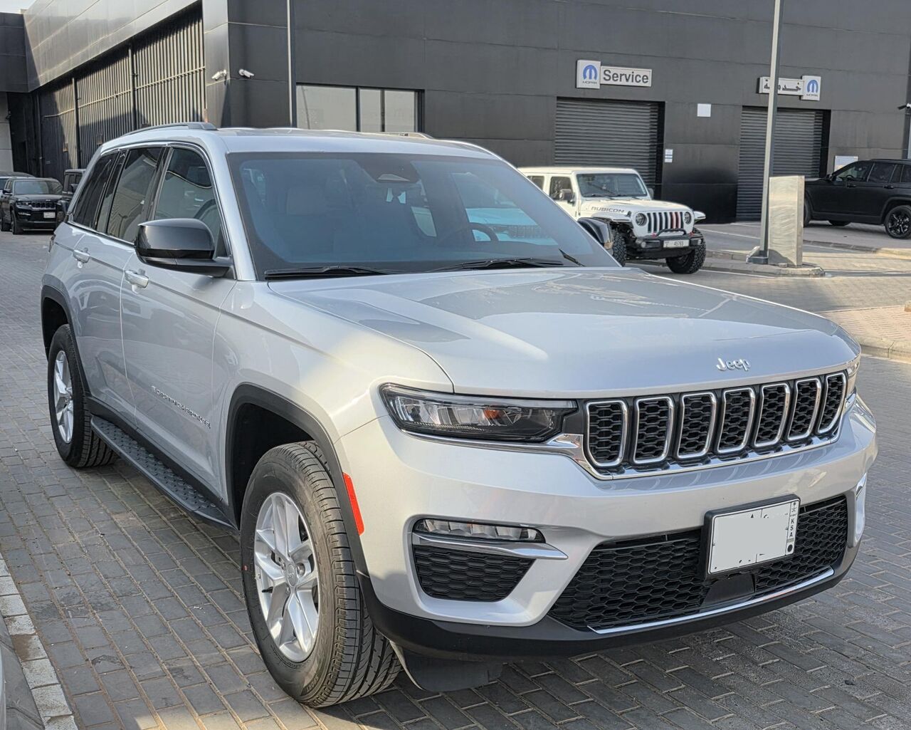 Olaya, Vehicles, Cars & Trucks , SAR 149,  Jeep Grand Cherokee Laredo,  2025,  Automatic,  4500 KM,  Like NEW Grand Cherokee  Laredo
