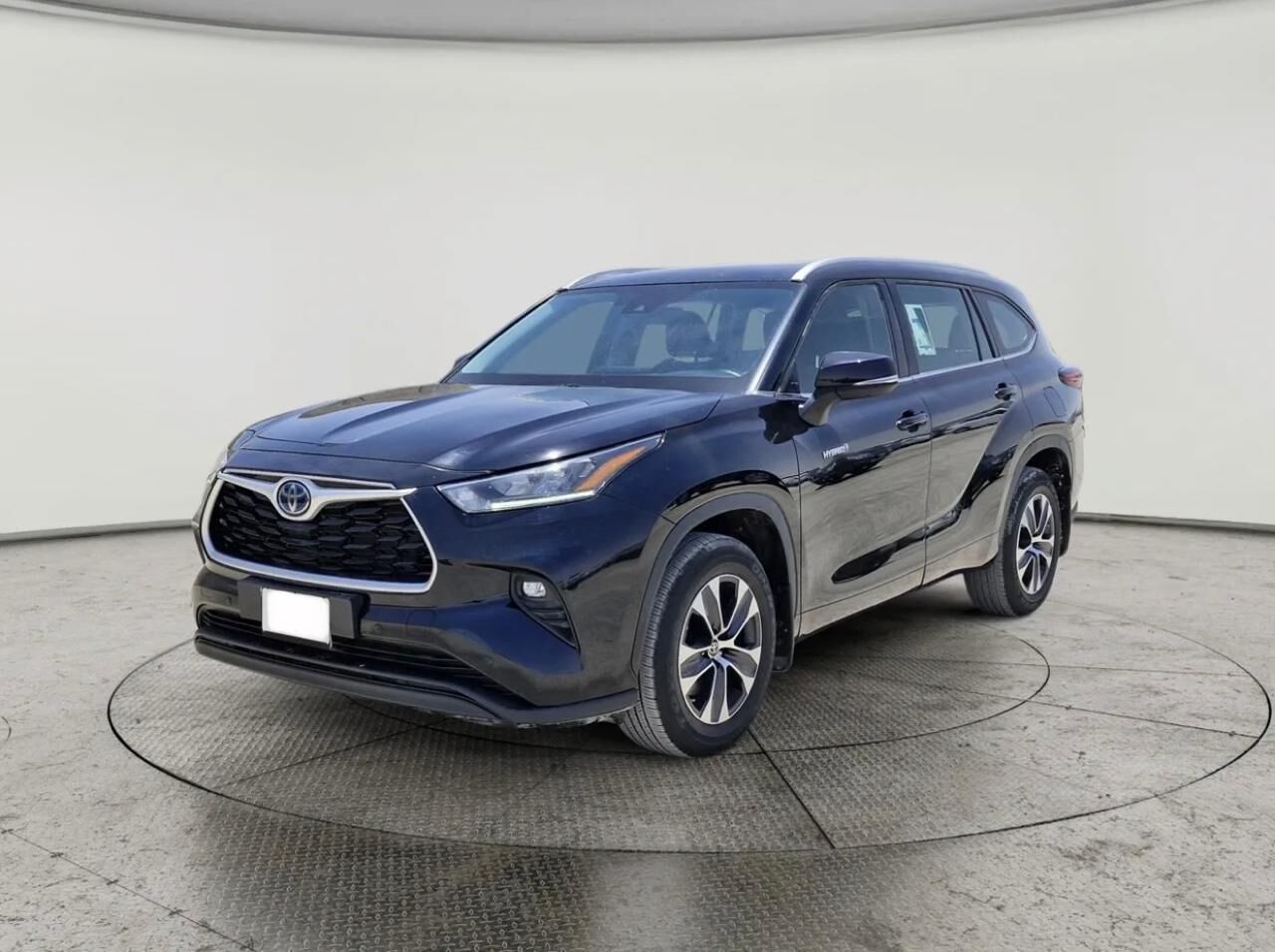 Al Aziziyah, Vehicles, Cars & Trucks , SAR 138500,  Toyota Highlander GLE 2024 Hybrid AWD,  2024,  Automatic,  15000 KM,   &ndash; Saudi Specs &ndash; Only 14,975 KM