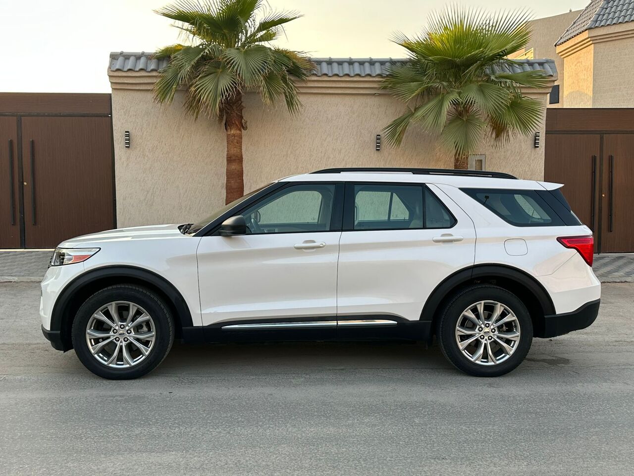 Riyadh, Vehicles, Cars & Trucks , SAR 105000,  Ford Explorer XLT,  2021,  Automatic,  121000 KM,    With Panorama Sunroof N AWD Mid Options 1st Owner100% Accident Free