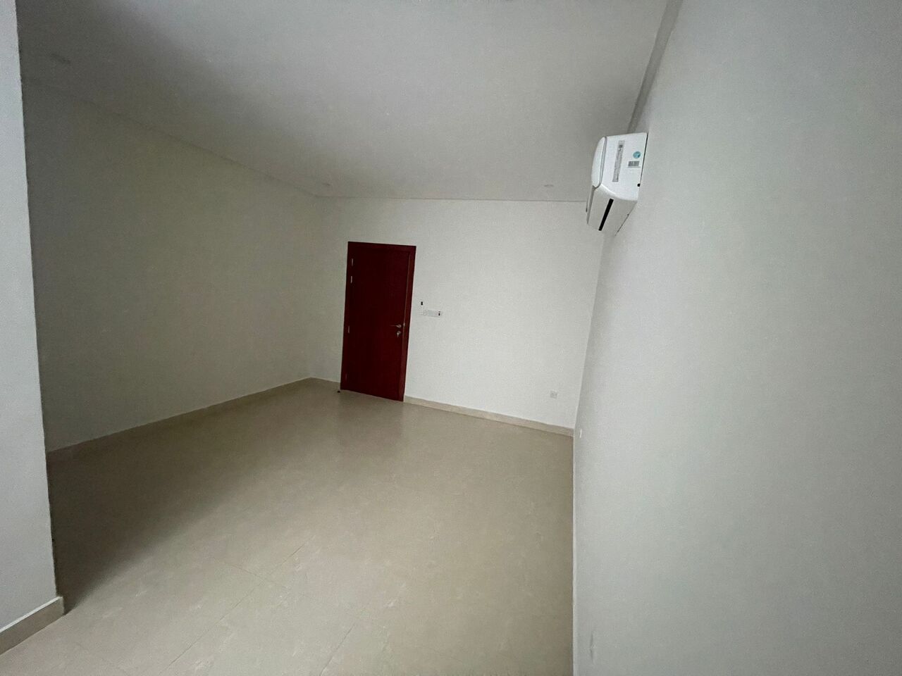 Hidd, Apartments, Flats, Houses & Villas, BHD 270/month,  2 BR,  170 Sq. Meter,  3 Bhk Semi Furnished Flat Available In Hidd Call Aleena
