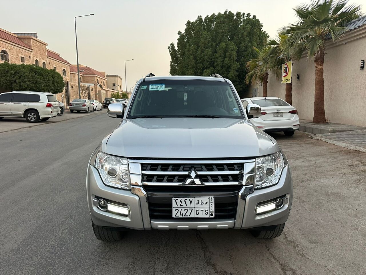 Riyadh, Vehicles, Cars & Trucks , SAR 77000,  Mitsubishi Pajero GLS,  2022,  Automatic,  86000 KM,    Mid Option With 4x4 For Sales Accident Free 1st Owner