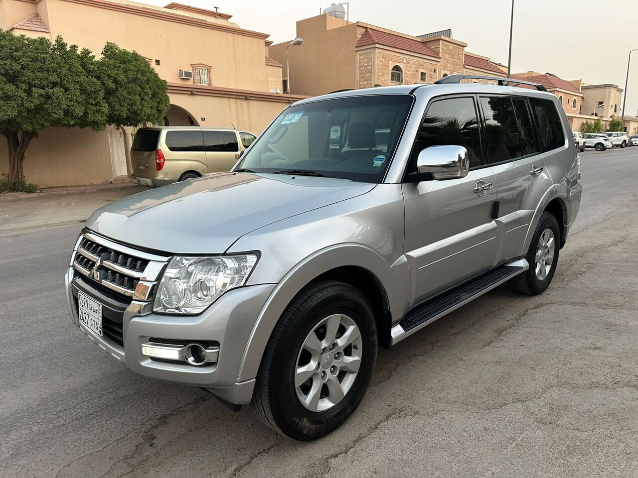 Riyadh, Vehicles, Cars & Trucks , SAR 77000,  Mitsubishi Pajero GLS,  2022,  Automatic,  86000 KM,    Mid Option With 4x4 For Sales Accident Free 1st Owner