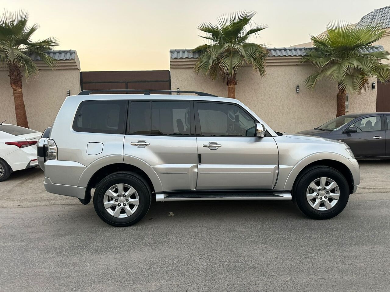 Riyadh, Vehicles, Cars & Trucks , SAR 77000,  Mitsubishi Pajero GLS,  2022,  Automatic,  86000 KM,    Mid Option With 4x4 For Sales Accident Free 1st Owner