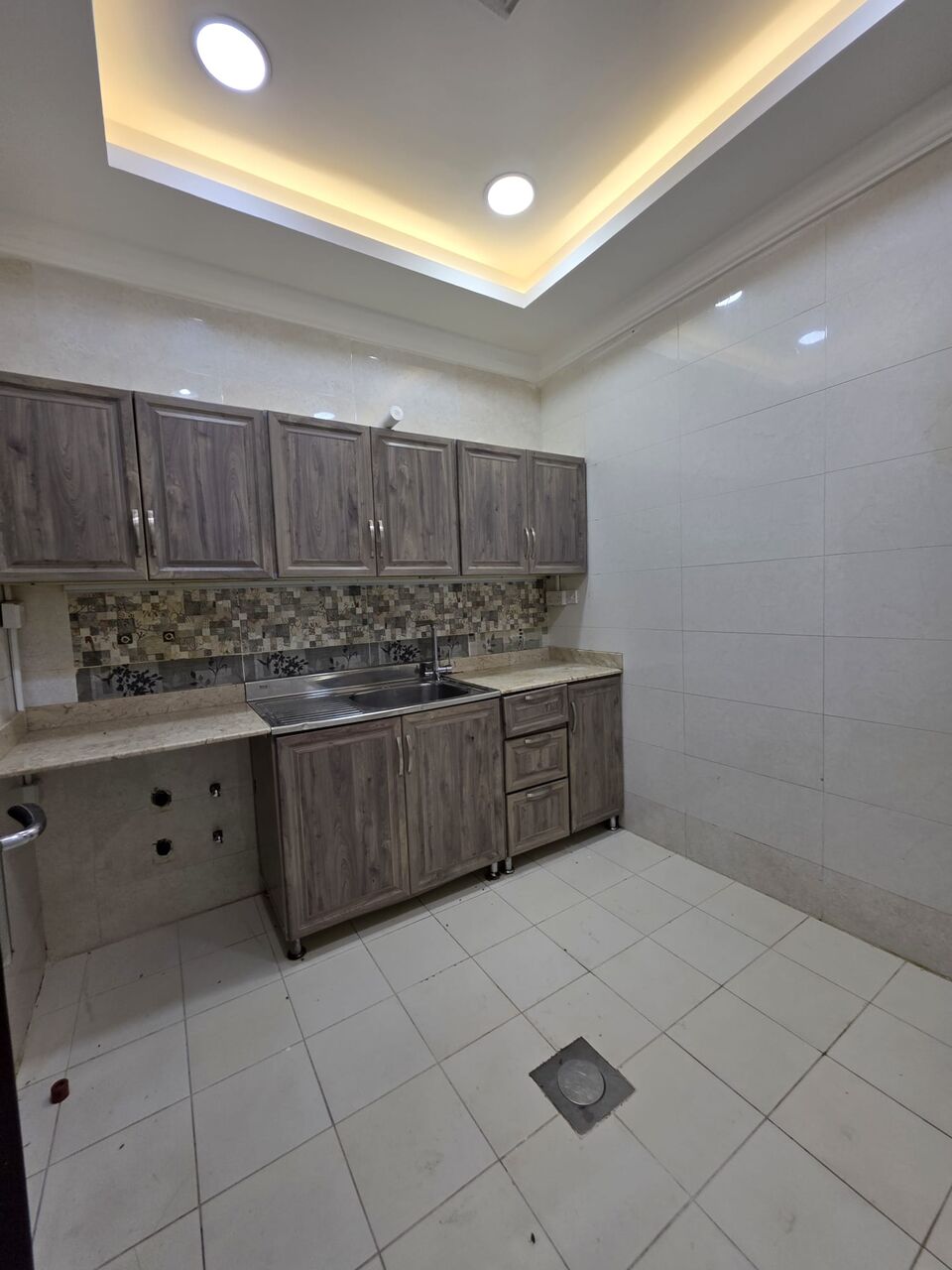 Salwa, Apartments, Flats, Houses & Villas, KWD 450/month,  3 BR,  For Rent In Salwa, An Apartment Consisting Of A Living Room, Guest