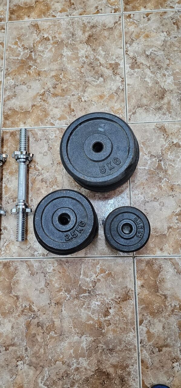 Al Malaz, Sporting Goods, SAR 200,  Complete Home Gym Weight Set &ndash; 40kg Cast Iron Weight Plates + Barbell & Dumbbell Rods