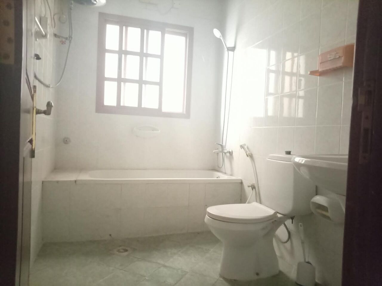 Hoora, Offices, BHD 240,  100 Sq. Meter,  Fully Furnished 2BHK Flat Commercial For Rent In Hoora Exclusive EWA