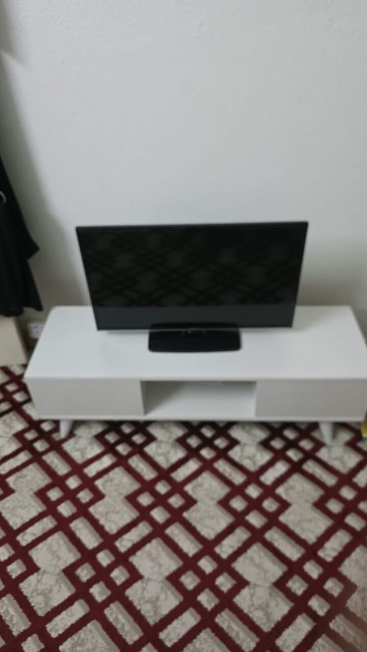 Riyadh, Appliances, SAR 350,  32-Inch Skyworth LED TV With TV Console For Sale &ndash; Excellent Condition