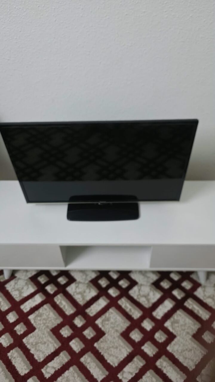 Riyadh, Appliances, SAR 350,  32-Inch Skyworth LED TV With TV Console For Sale &ndash; Excellent Condition