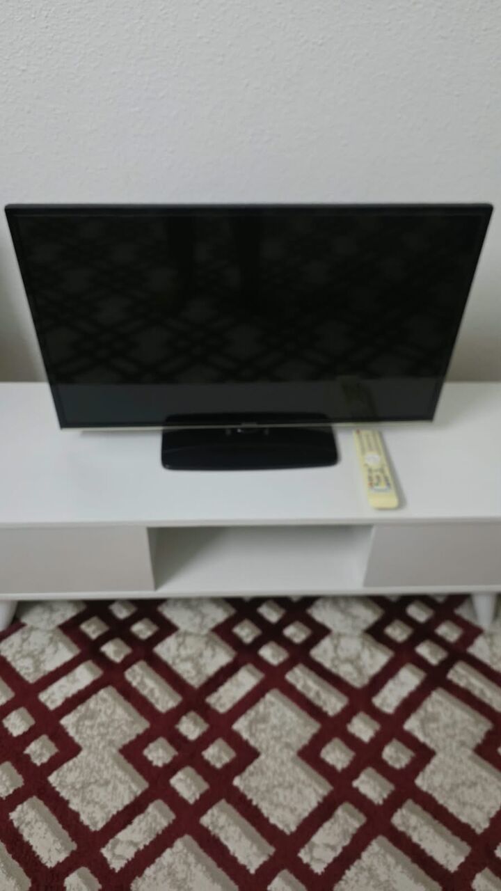 Riyadh, Appliances, SAR 350,  32-Inch Skyworth LED TV With TV Console For Sale &ndash; Excellent Condition