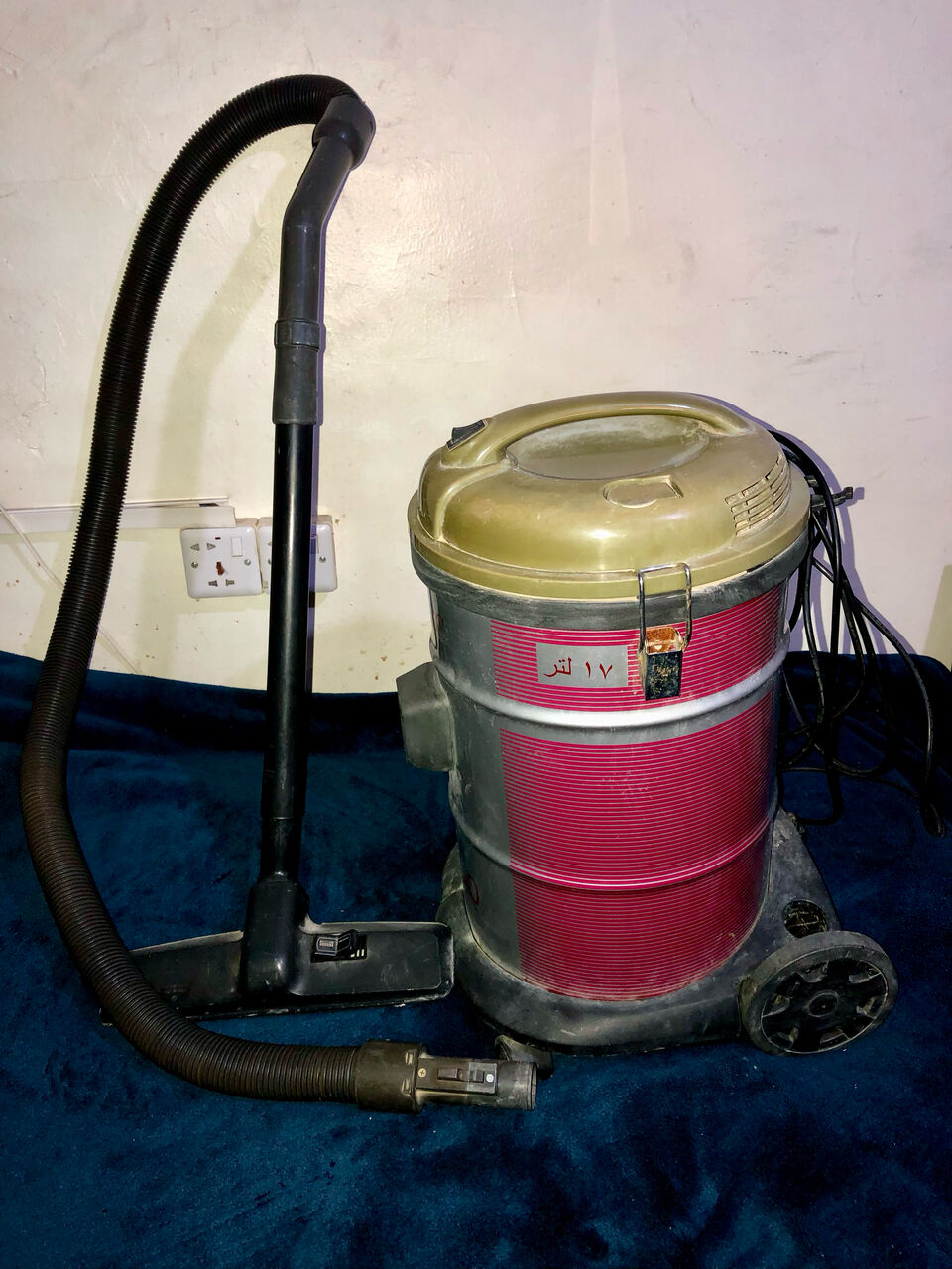Riyadh, Household Items, SAR 100,  3 Wired & Wireless Vacuum Cleaners