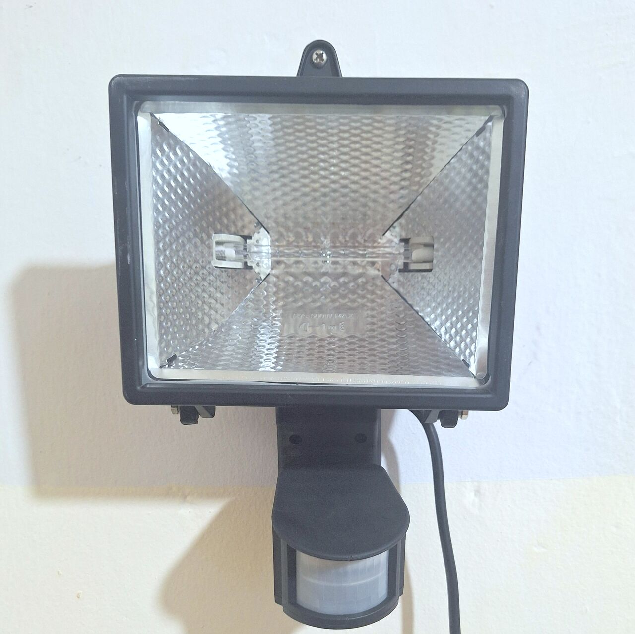 Riyadh, Tools, SAR 70,  Halogen Flashlight.300W With Motion Sensor.