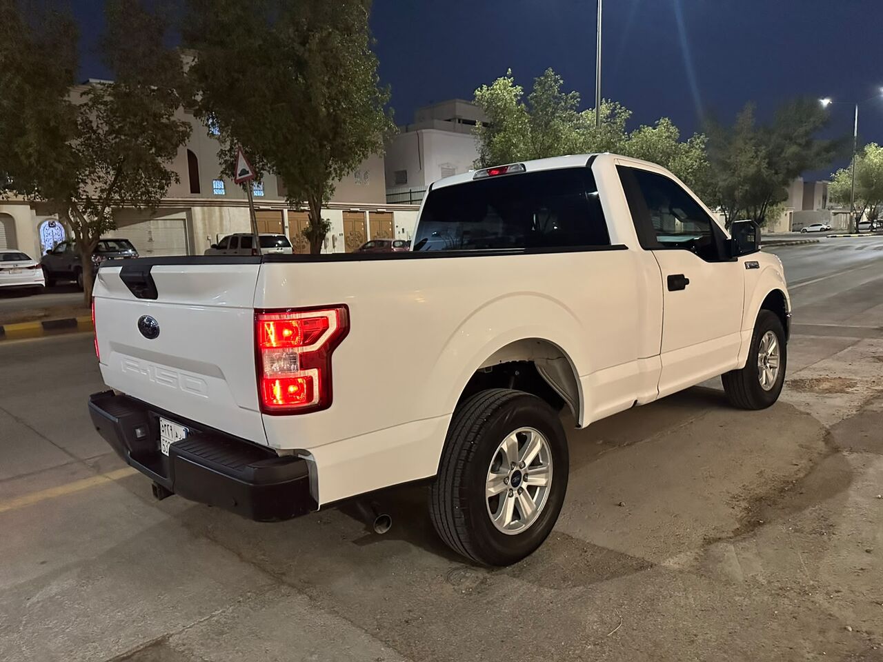 Riyadh, Vehicles, Cars & Trucks , SAR 55000,  Ford F-150,  2019,  Automatic,  256000 KM,    2x4 For Sales Good Price