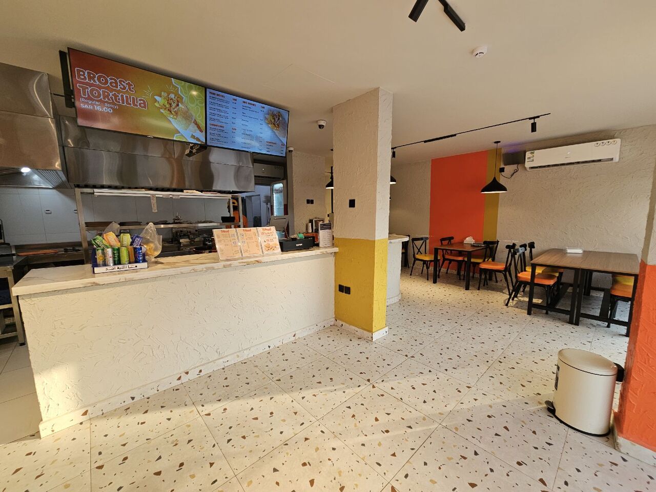 Riyadh, Shops, SAR 300000,  70 Sq. Meter,  Fastfood Broasted Restaurant For Sale