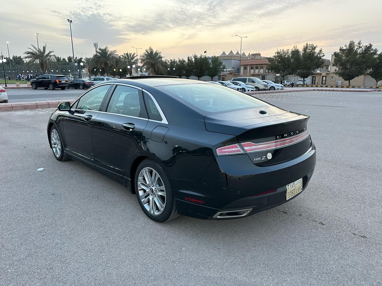 Riyadh, Vehicles, Cars & Trucks , SAR 27000,  Lincoln MKZ 3.7 AWD,  2014,  Automatic,  250000 KM,    Full Options With Panorama Sunroof Good Price