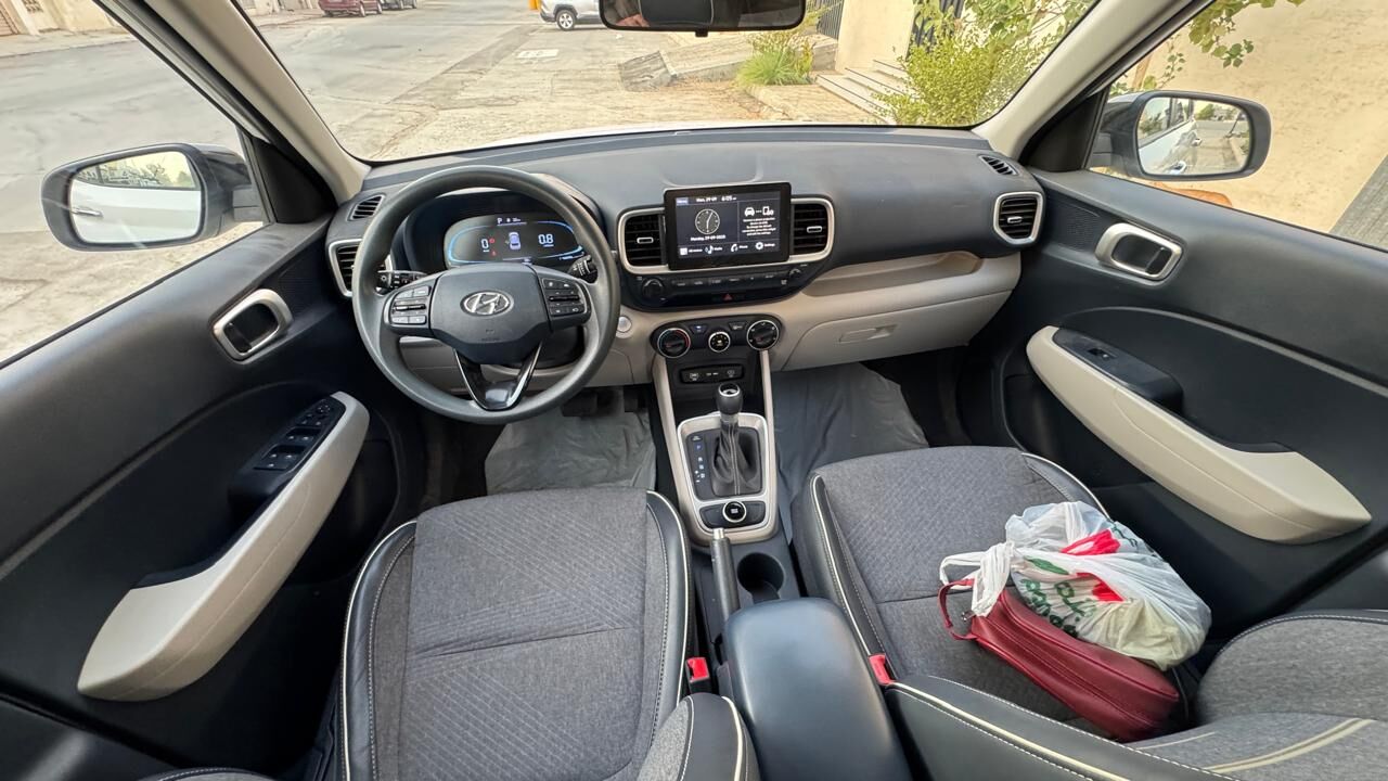 Riyadh, Vehicles, Cars & Trucks , SAR 43500,  Hyundai Venue,  2023,  Automatic,  71 KM,    – Full Option – Two‑Tone (Black & White) – For Sale