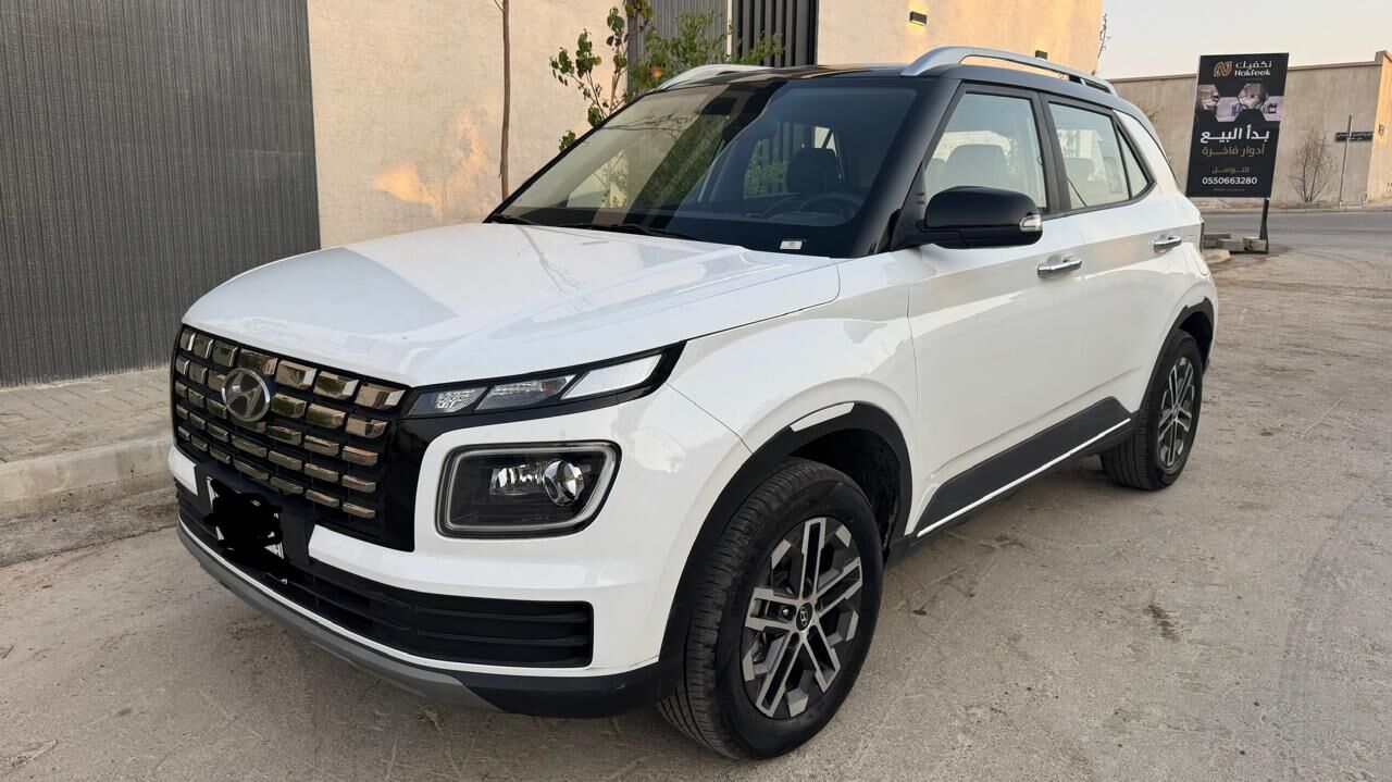 Riyadh, Vehicles, Cars & Trucks , SAR 43500,  Hyundai Venue,  2023,  Automatic,  71 KM,    – Full Option – Two‑Tone (Black & White) – For Sale