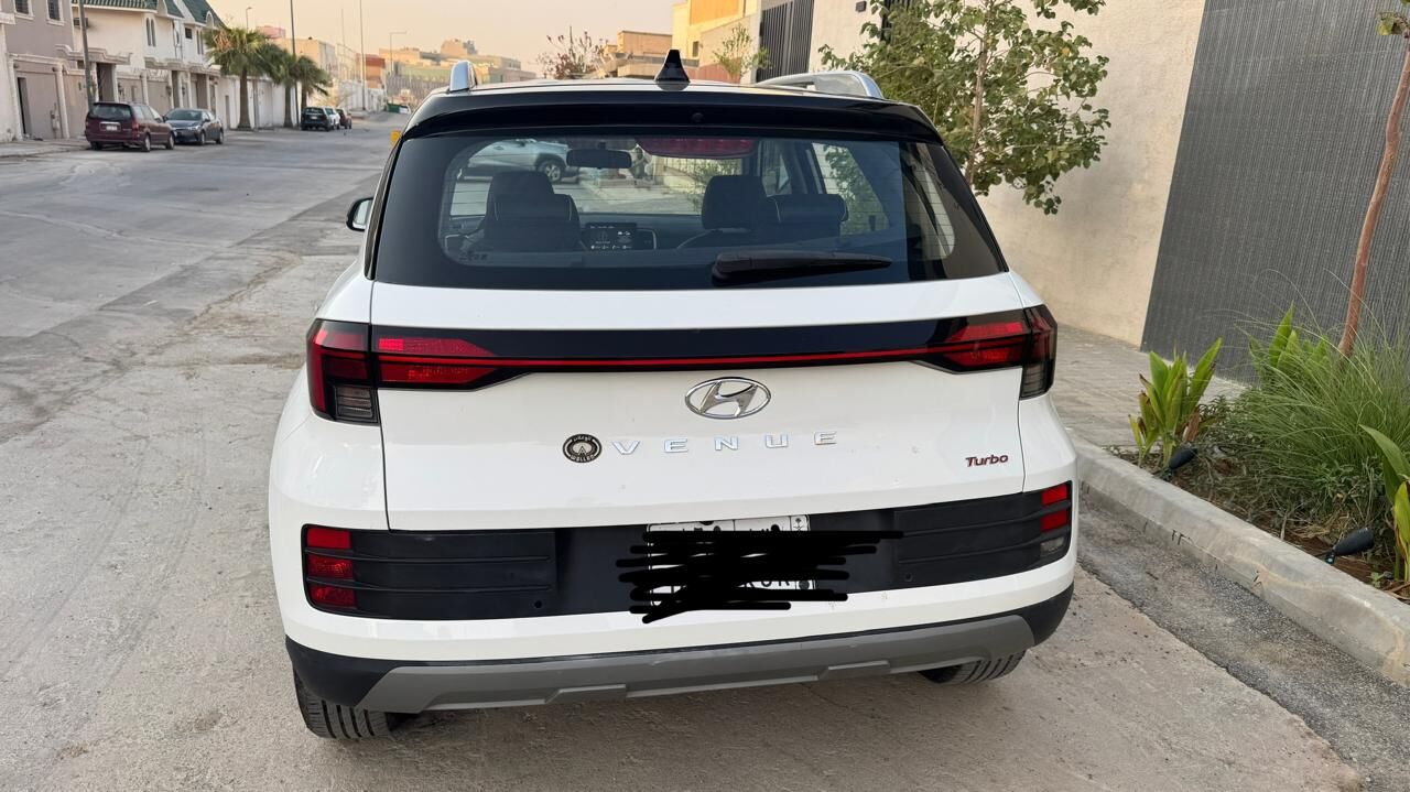 Riyadh, Vehicles, Cars & Trucks , SAR 43500,  Hyundai Venue,  2023,  Automatic,  71 KM,    – Full Option – Two‑Tone (Black & White) – For Sale