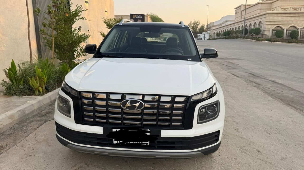 Riyadh, Vehicles, Cars & Trucks , SAR 43500,  Hyundai Venue,  2023,  Automatic,  71 KM,    – Full Option – Two‑Tone (Black & White) – For Sale