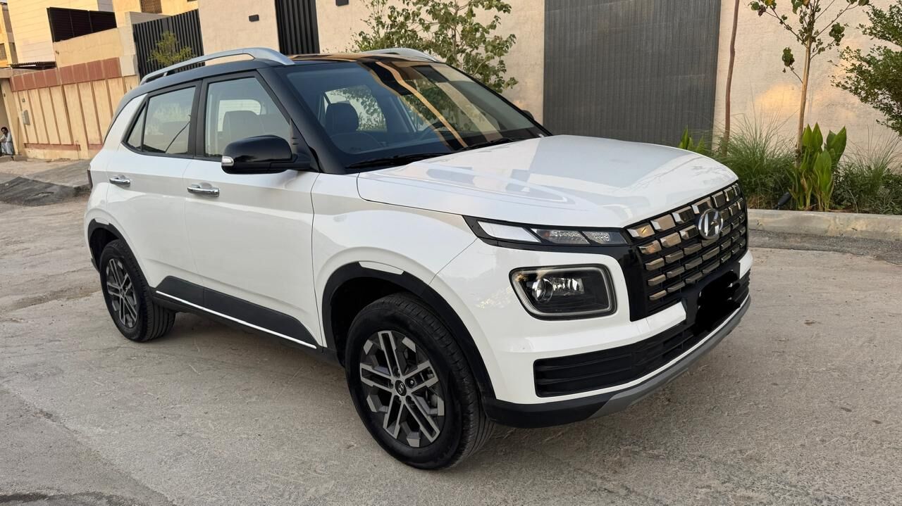Riyadh, Vehicles, Cars & Trucks , SAR 43500,  Hyundai Venue,  2023,  Automatic,  71 KM,    – Full Option – Two‑Tone (Black & White) – For Sale