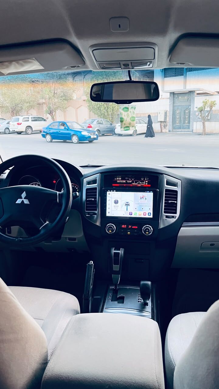 Riyadh, Vehicles, Cars & Trucks , SAR 40000,  Mitsubishi Pajero,  2015,  Automatic,  203000 KM,    3.5 GLS,,Single Owner