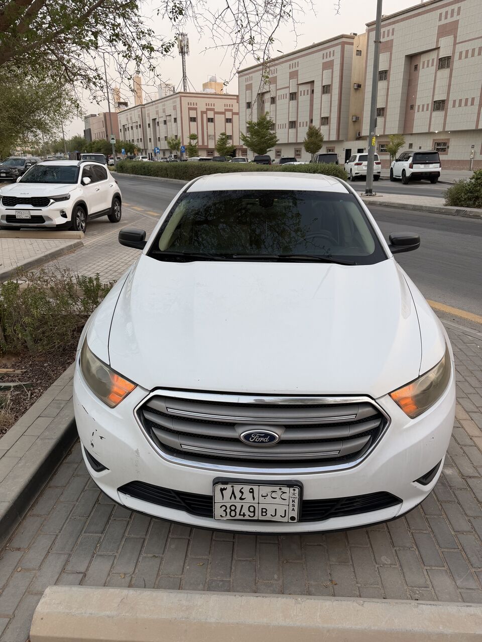 Riyadh, Vehicles, Cars & Trucks , SAR 25000,  Ford Taunus,  2013,  Automatic,  400000 KM,  Ford Taurus