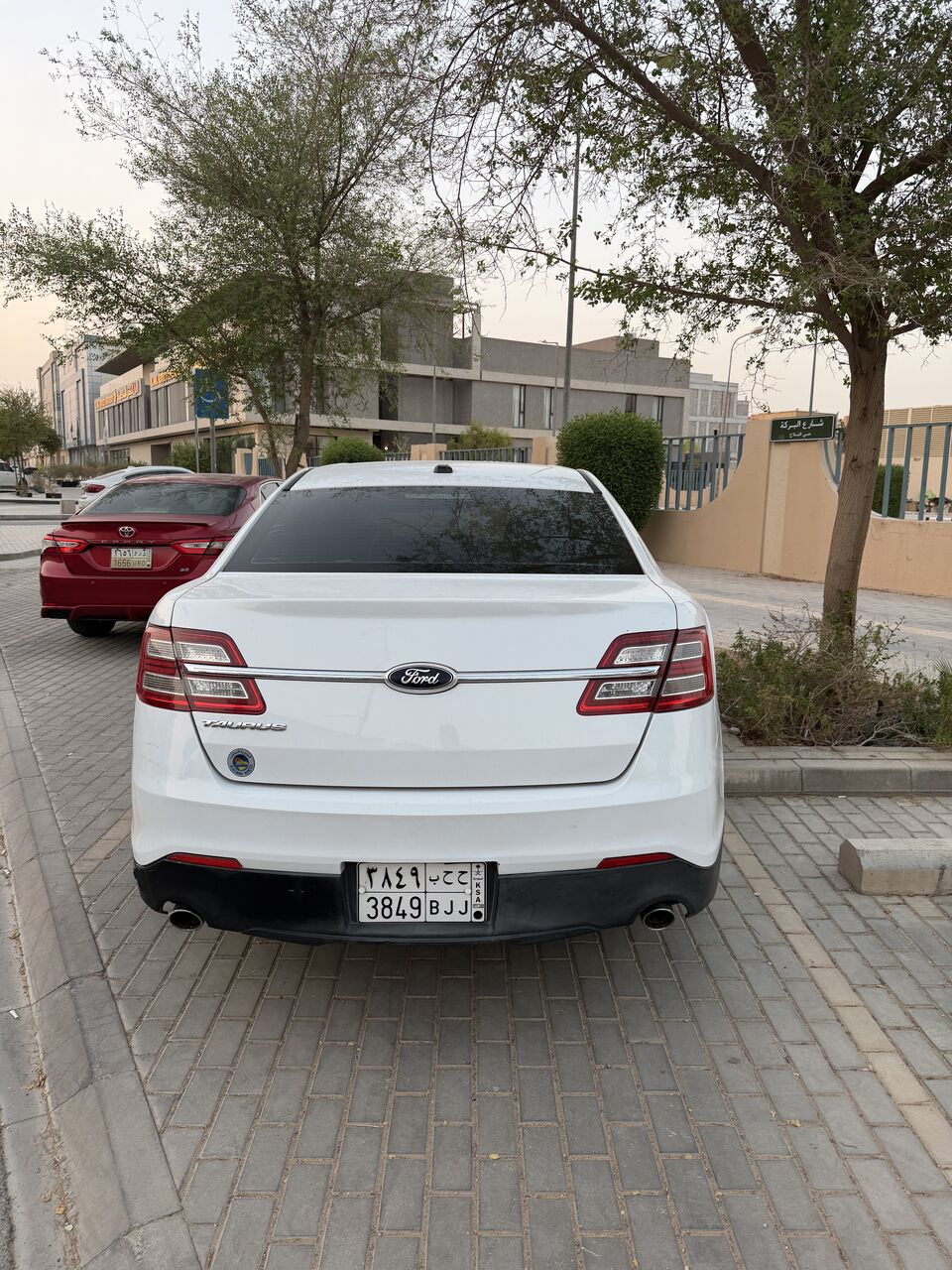 Riyadh, Vehicles, Cars & Trucks , SAR 25000,  Ford Taunus,  2013,  Automatic,  400000 KM,  Ford Taurus