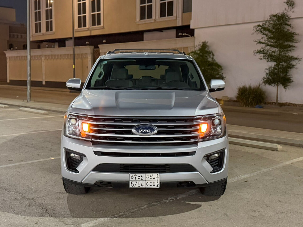 Riyadh, Vehicles, Cars & Trucks , SAR 85000,  Ford Expedition,  2019,  Automatic,  130000 KM,  For Sale: