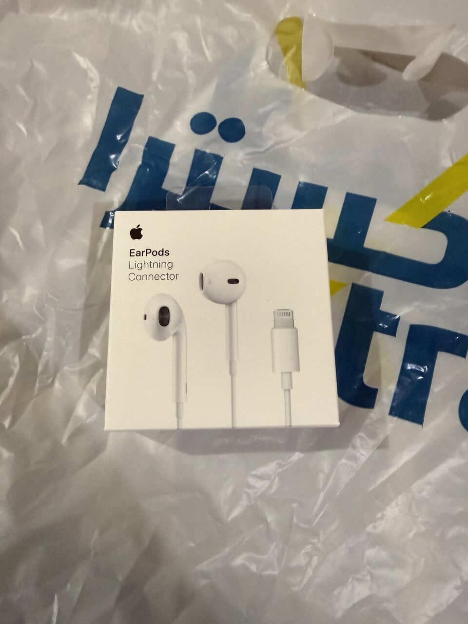 Jeddah, Mobile Phones, SAR 70,  Apple EarPods With Lightning Connector