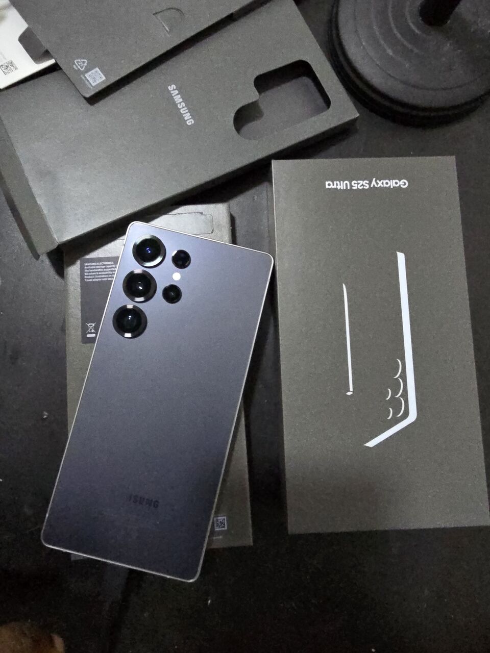 Khobar, Mobile Phones, SAR 2650,  Samsung S25 Ultra, 256gb, 2months Old (new)