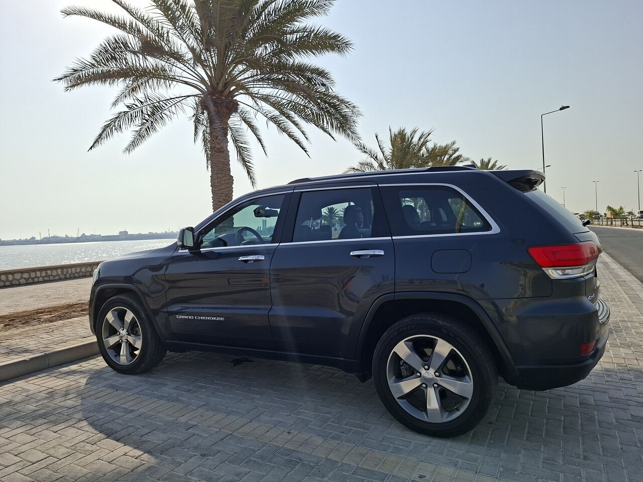Manama, Vehicles, Cars & Trucks , BHD 5000,  Jeep Cherokee -V8,  2015,  Automatic,  150000 KM,   Model Jeep Cherokee For Sale