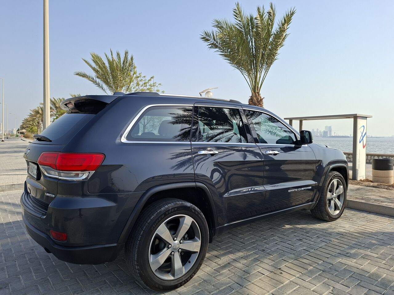 Manama, Vehicles, Cars & Trucks , BHD 5000,  Jeep Cherokee -V8,  2015,  Automatic,  150000 KM,   Model Jeep Cherokee For Sale