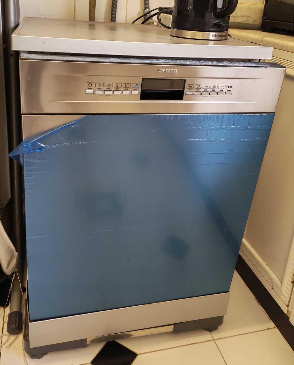Madinah, Household Items, SAR 14000,  ACs, TVs, Refrigerator, Bedroom, Office, Kitchen Appliances, Dining Table, Excellent Shape