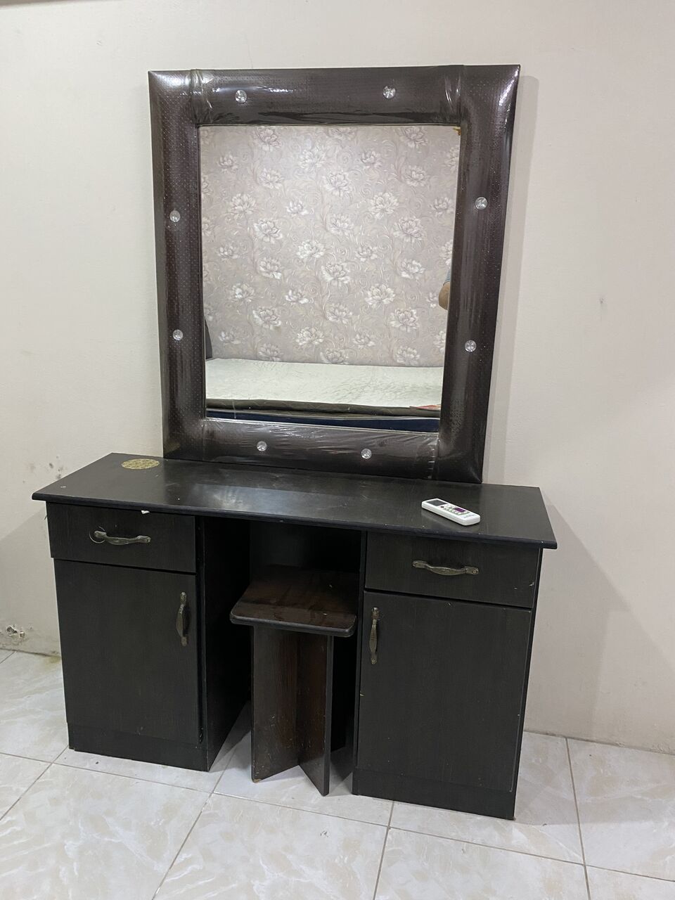 Khobar, Furniture, SAR 2500,  2 Bed Set, Sofa 7 Seater, 3 Coffee Tables
