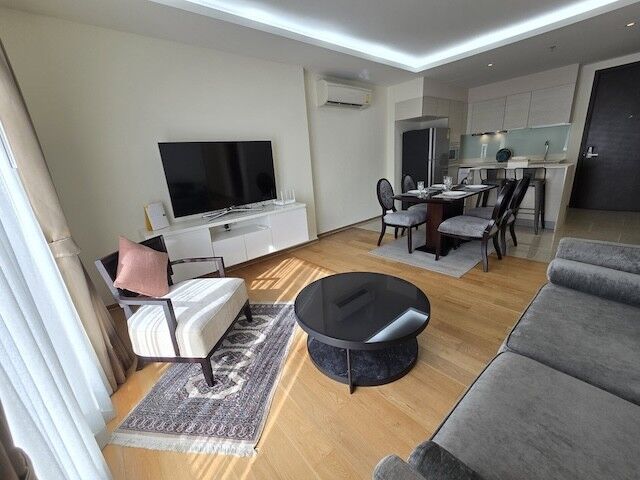 Bangkok, Villas, THB 54000,  70 Sq. Meter,  H Sukhumvit 43 Spacious Clean 10th Floor BTS Phrom Phong
