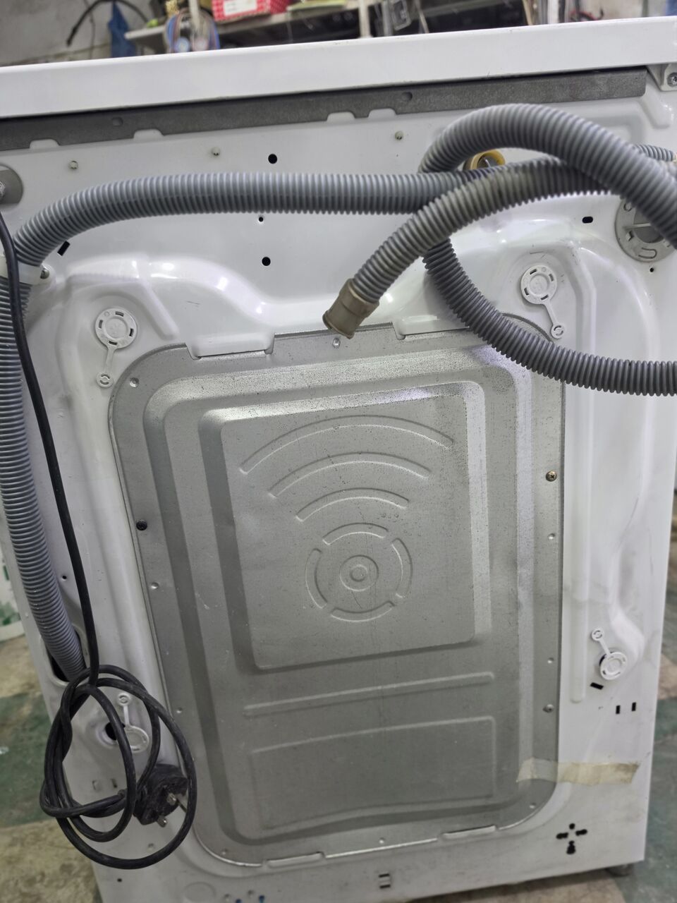 Al Malaz, Appliances, SAR 1,  LG 9KG INVERTER WASHING MACHINE  Same As New Condition