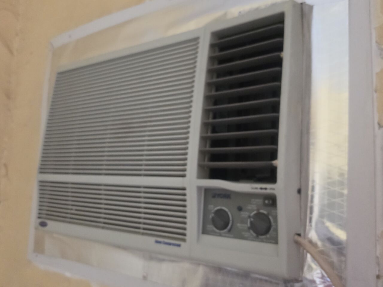 Riyadh, Air Conditioners, SAR 750,  Hot & Cold Carrier AC For Sale